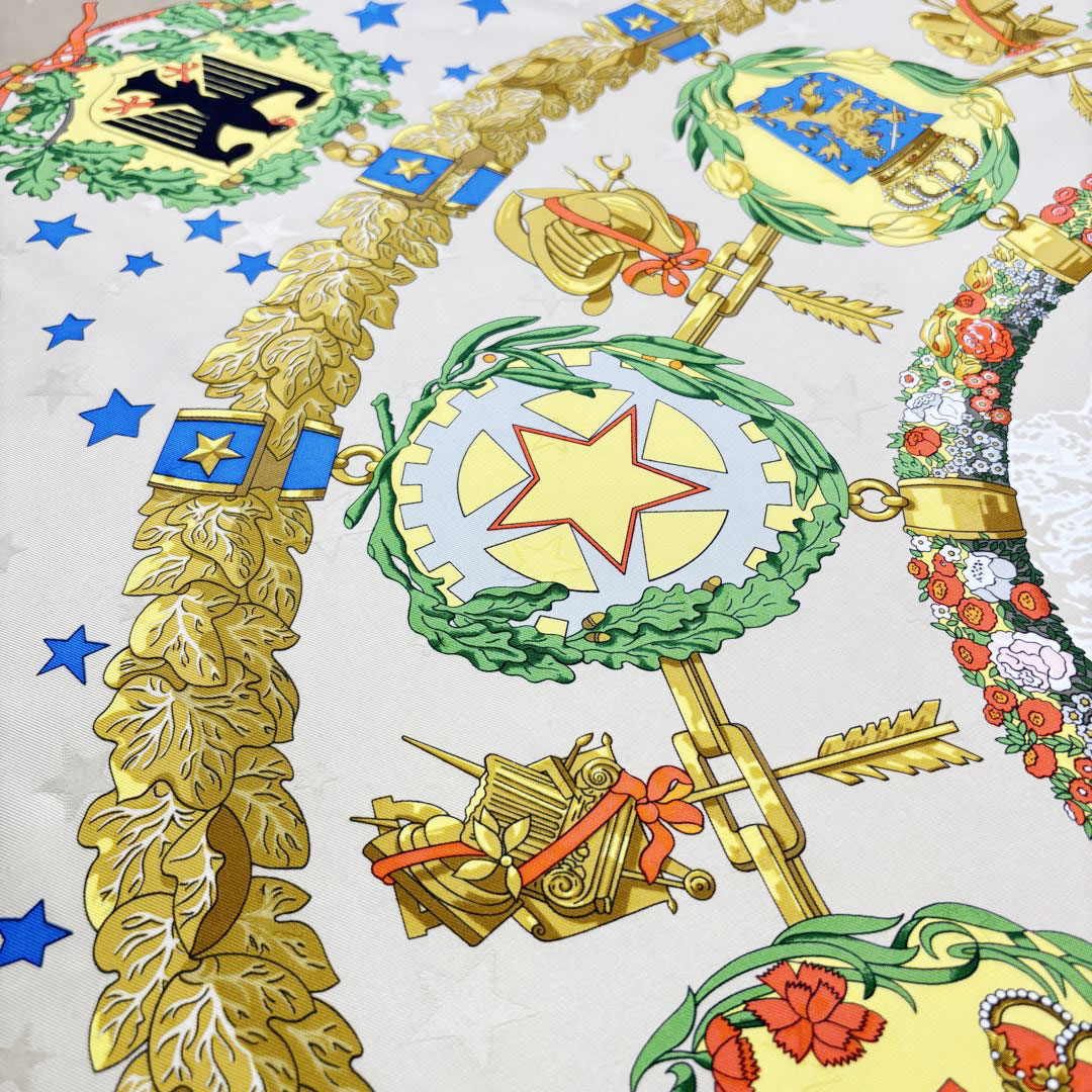 HERMES エルメス スカーフ カレ90 『Emblemes de L'Europe(ヨーロッパのエンブレム)』 シルク ベージュ系マルチカラー