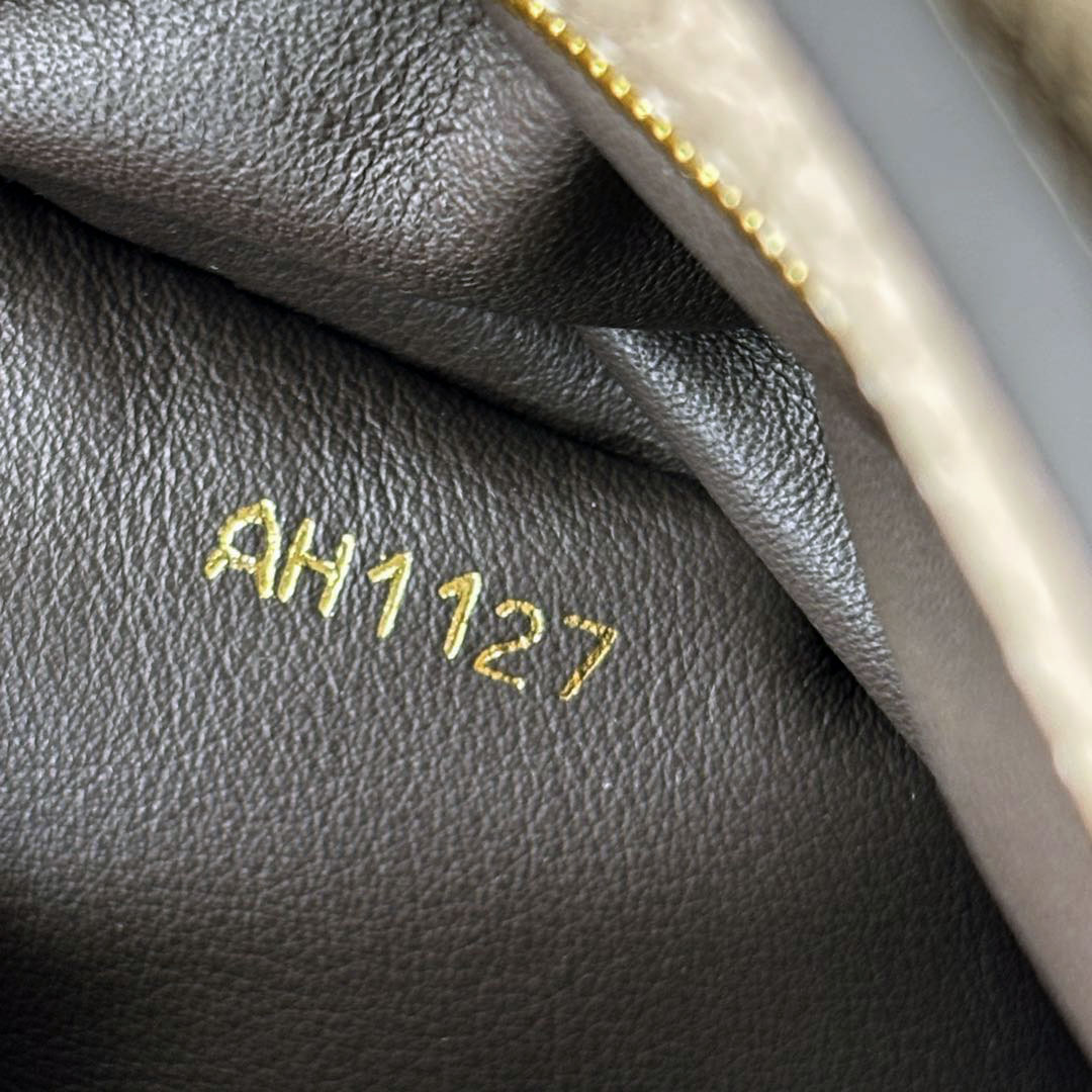 LOUIS VUITTON ルイヴィトン 2WAYハンドバッグ カプシーヌMM トリヨンカーフレザー/パイソン ガレ N92802