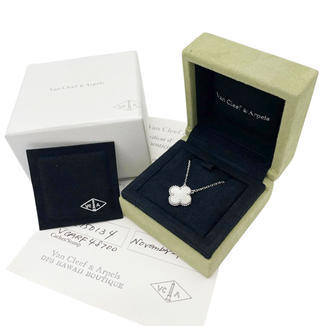 Van Cleef & Arpels ヴァンクリーフ&アーペル ヴィンテージアルハンブラ ペンダントネックレス 750WG ホワイトシェル 5.2g VCARF48700