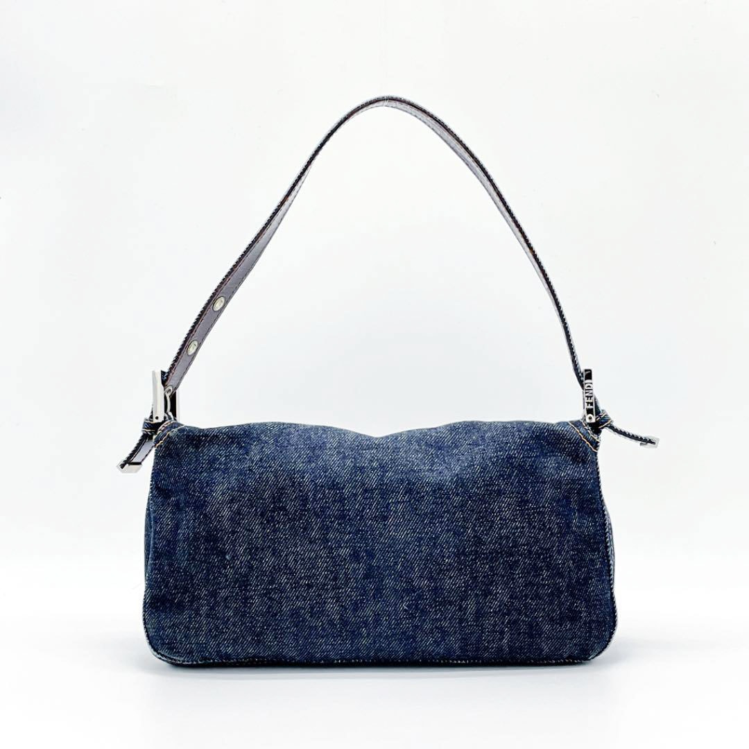 FENDI デニムショルダーバッグ ダークブルー FENDI バゲット デニムショルダーバッグ | ブルー | FARFETCH JP