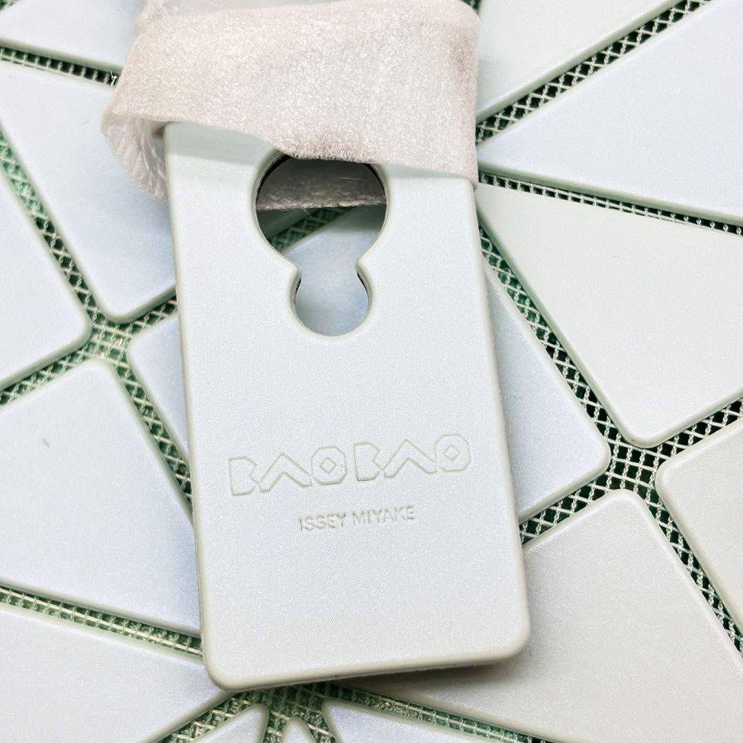 ISSEY MIYAKE BAOBAO イッセイミヤケ バオバオ ルーセント トートバッグ 6×6 ミントグリーン BB31AG623