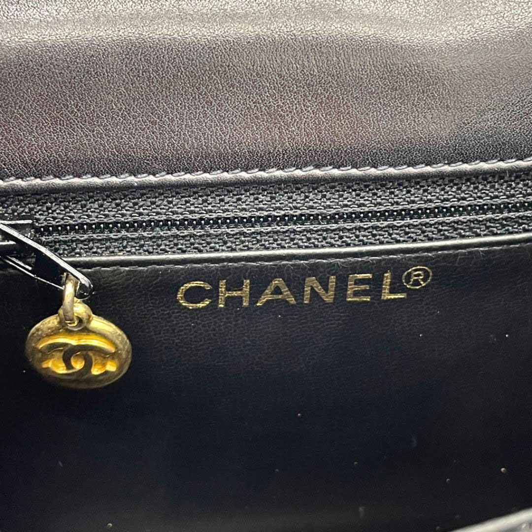 CHANEL シャネル Vステッチ ウエストバッグ ターンロック エナメル ブラック 1番台