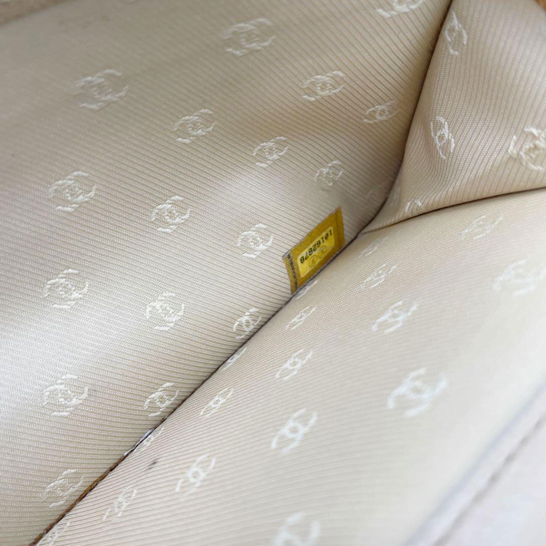CHANEL シャネル 二つ折り長財布 キャビアスキン ベージュ 10番台