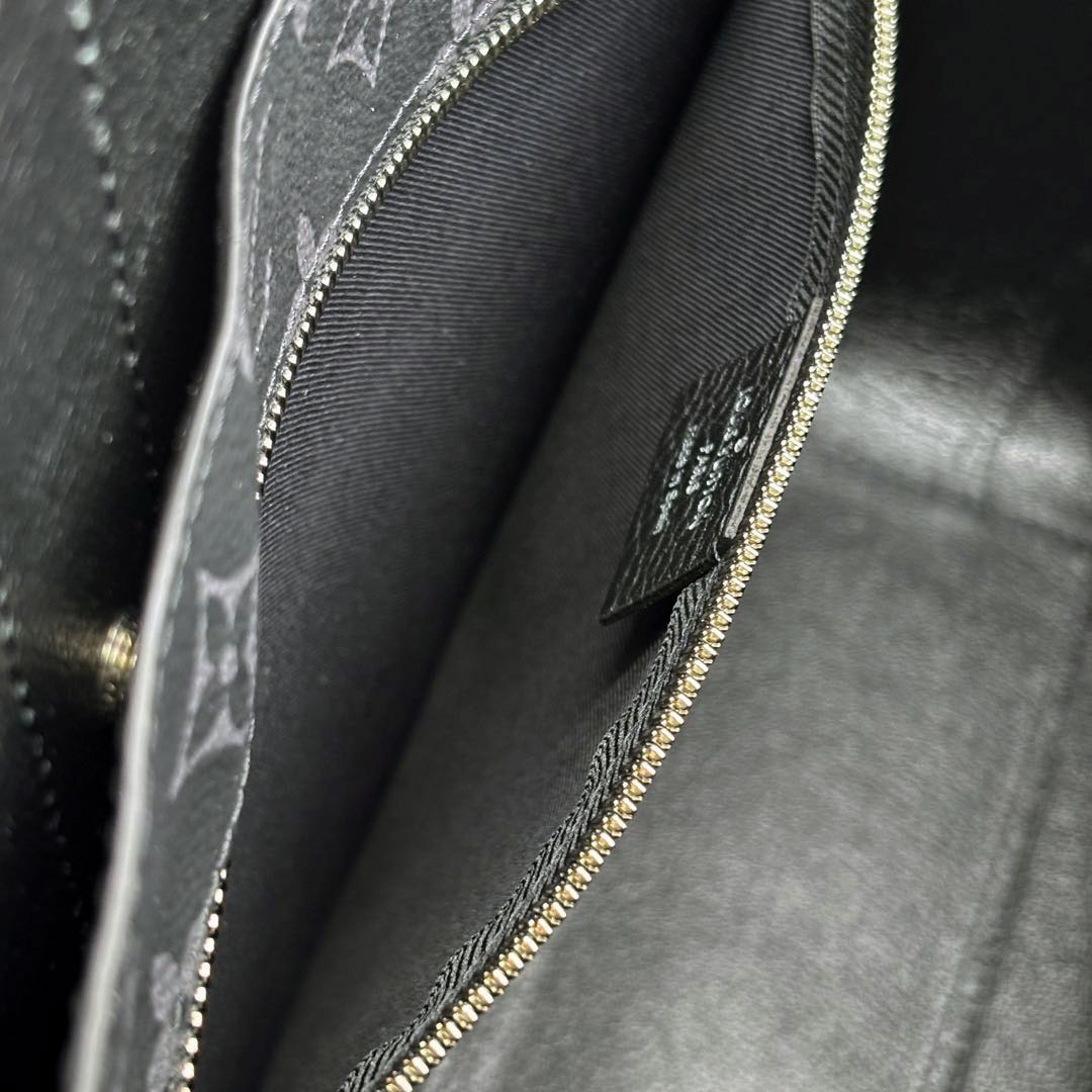 LOUIS VUITTON ルイヴィトン トートバッグ カバ・ヴォワヤージュ NV トリヨンレザー ノワール/モノグラムエクリプス M52817