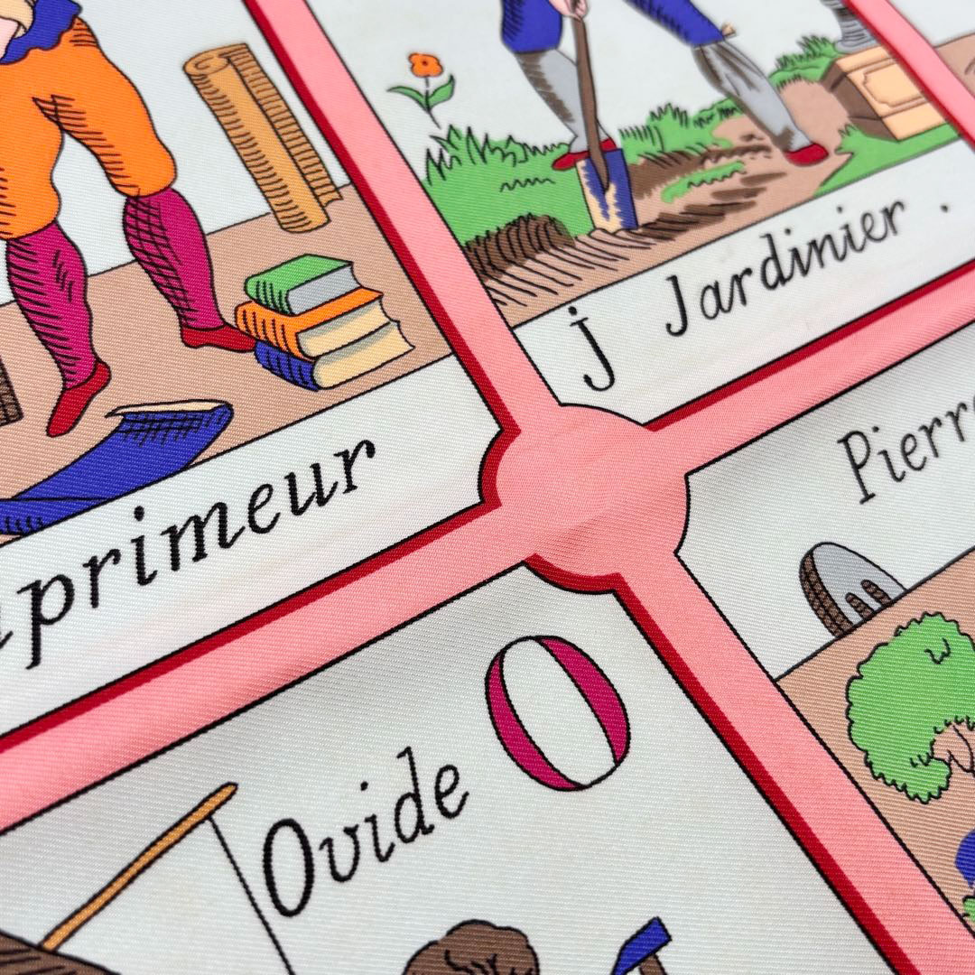 HERMES エルメス スカーフ カレ90 『L'ALPHABET DES METIERS(仕事のいろは)』 シルク ライトブルー/ピンク系