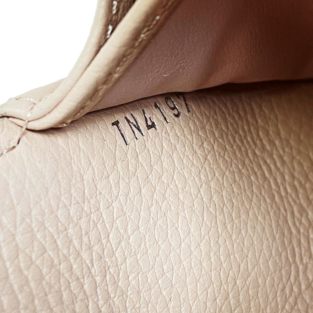 LOUIS VUITTON ルイヴィトン 二つ折り長財布 ポルトフォイユ・イリス マヒナ・レザー マグノリア(ピンク系) M60145