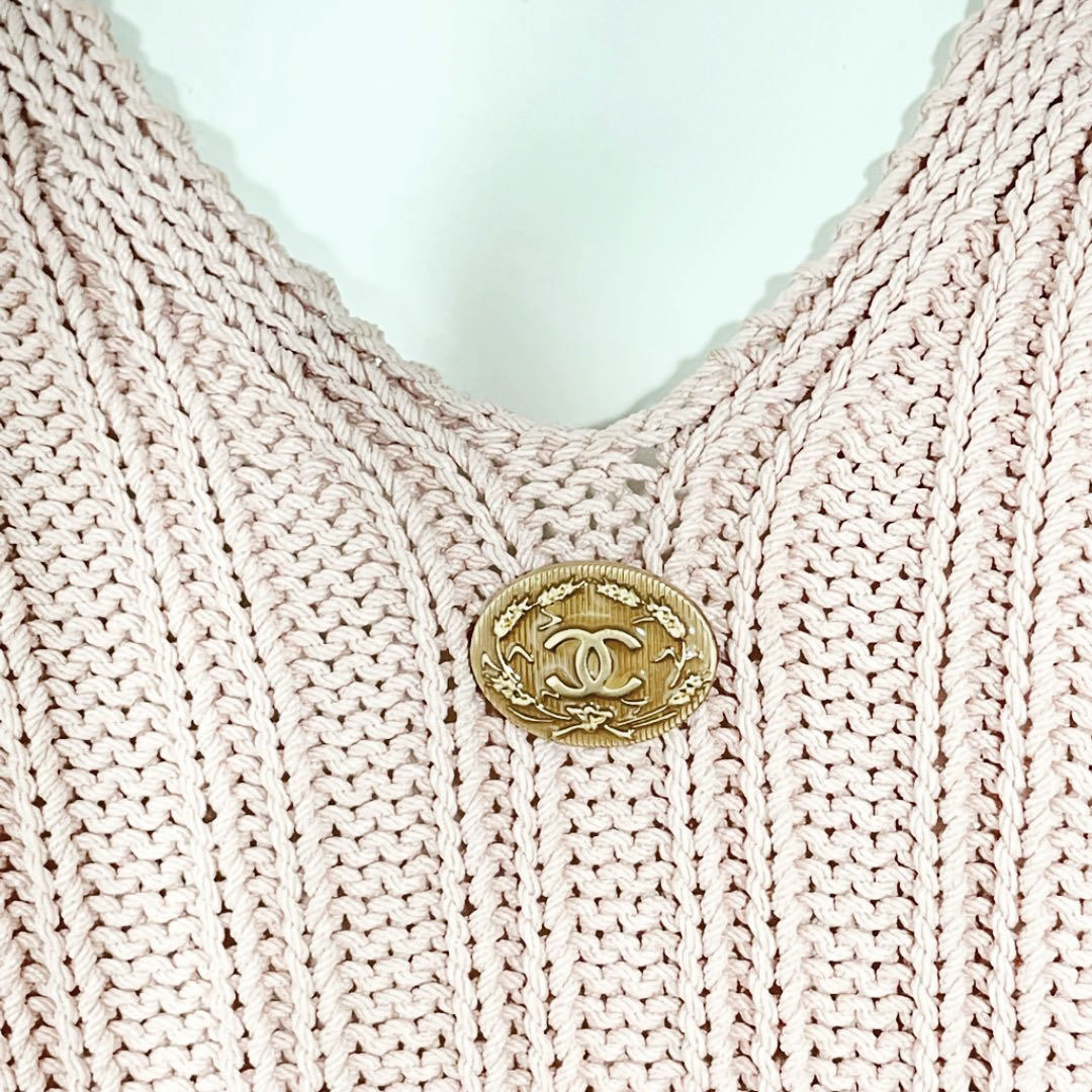 ファッションの CHANEL シャネル ノースリーブニット ココマーク ピンクベージュ トップス