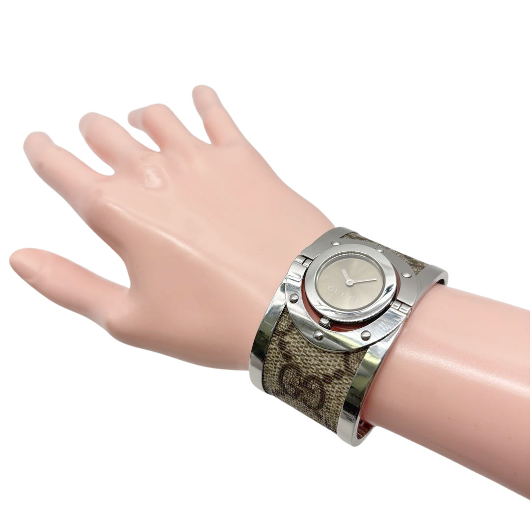 GUCCI グッチ レディース腕時計 トワール バングルウォッチ 112 QZ GGスプリーム/SS ブラウン系/シルバー