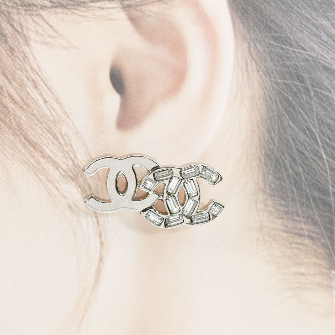 CHANEL シャネル アシンメトリーピアス ココマーク ラインストーン B22P シルバー