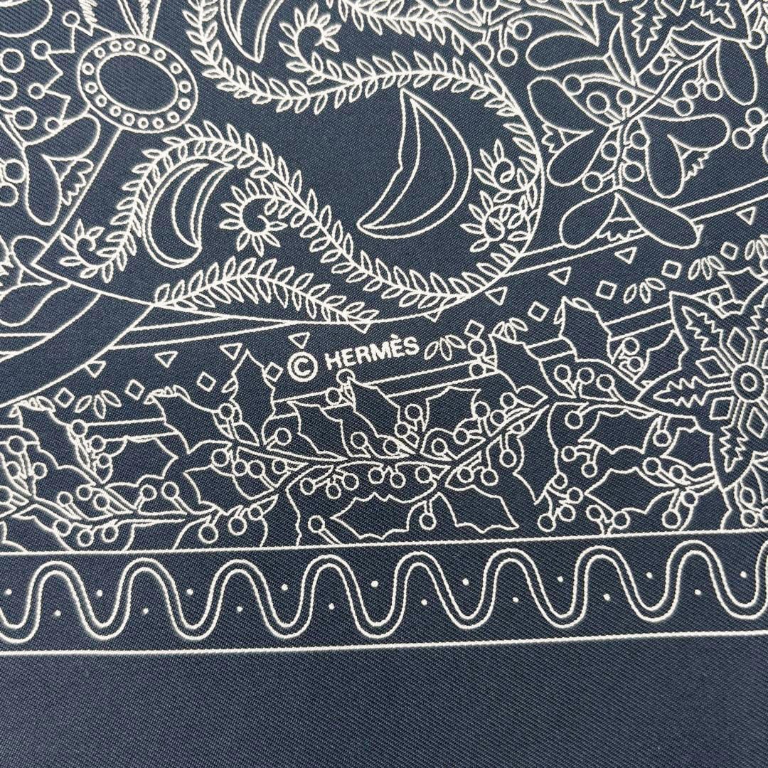 HERMES エルメス スカーフ カレ90 『AXIS MUNDI(世界の中心軸)』 シルク ネイビー/ホワイト
