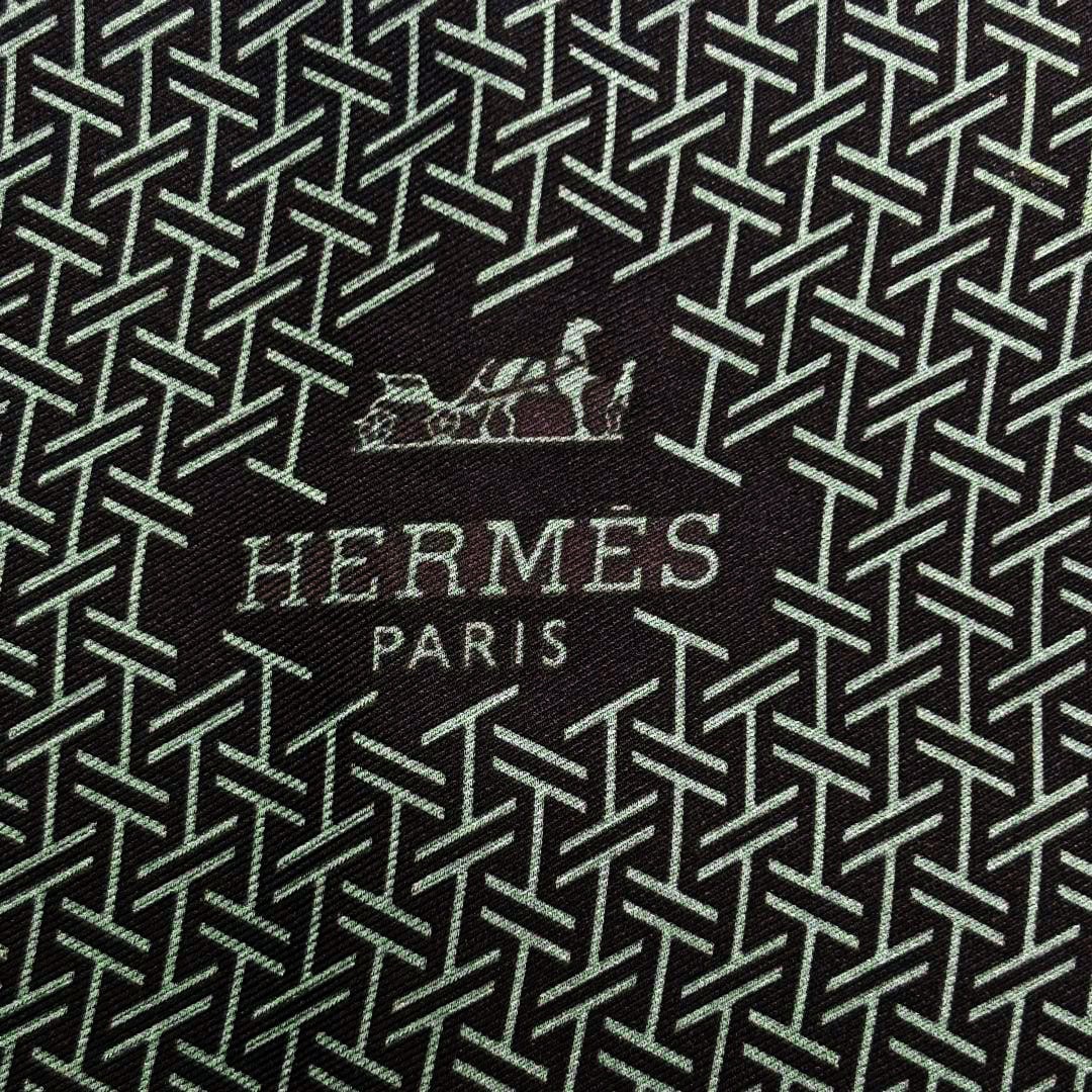 HERMES エルメス ストール 幾何学柄 シルク100％ ブラック/グリーン系