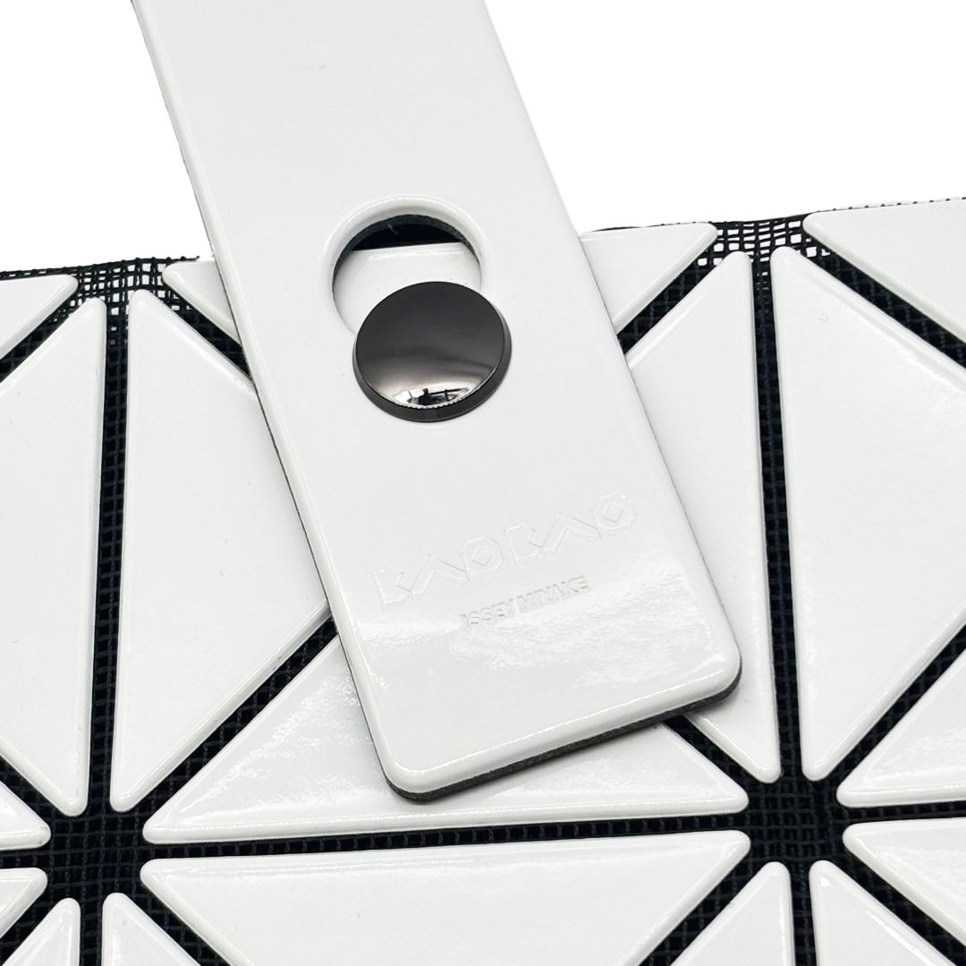 ISSEY MIYAKE BAOBAO イッセイミヤケ バオバオ ルーセント トートバッグ 6×6 ホワイト BB41AG053