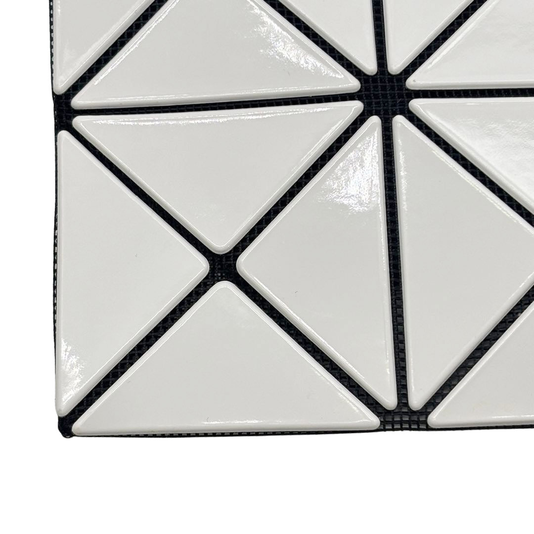 ISSEY MIYAKE BAOBAO イッセイミヤケ バオバオ ルーセント トートバッグ 6×6 ホワイト BB41AG053