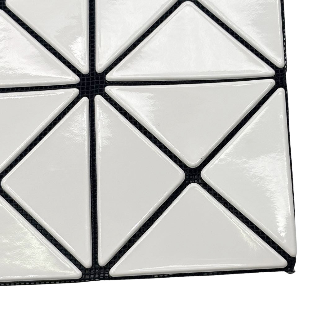 ISSEY MIYAKE BAOBAO イッセイミヤケ バオバオ ルーセント トートバッグ 6×6 ホワイト BB41AG053
