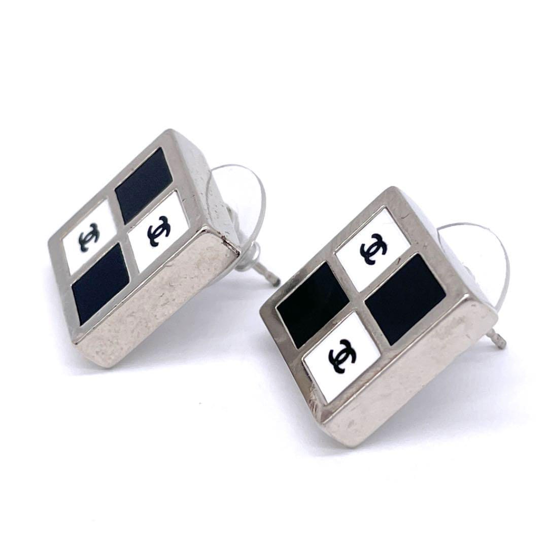 CHANEL シャネル スクエアピアス ココマーク シルバー ホワイト ブラック 01P