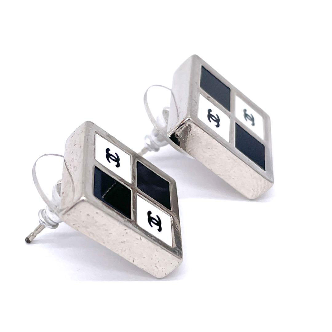 CHANEL シャネル スクエアピアス ココマーク シルバー ホワイト ブラック 01P