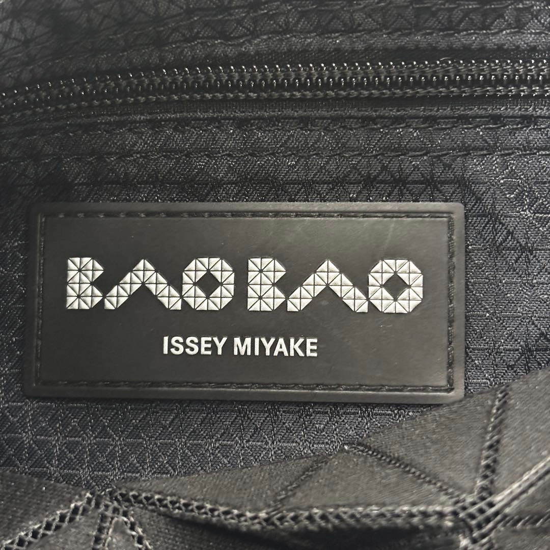 ISSEY MIYAKE BAOBAO イッセイミヤケ バオバオ プリズム ベーシック トートバッグ 7ｘ7 ブラック BB93-AG047