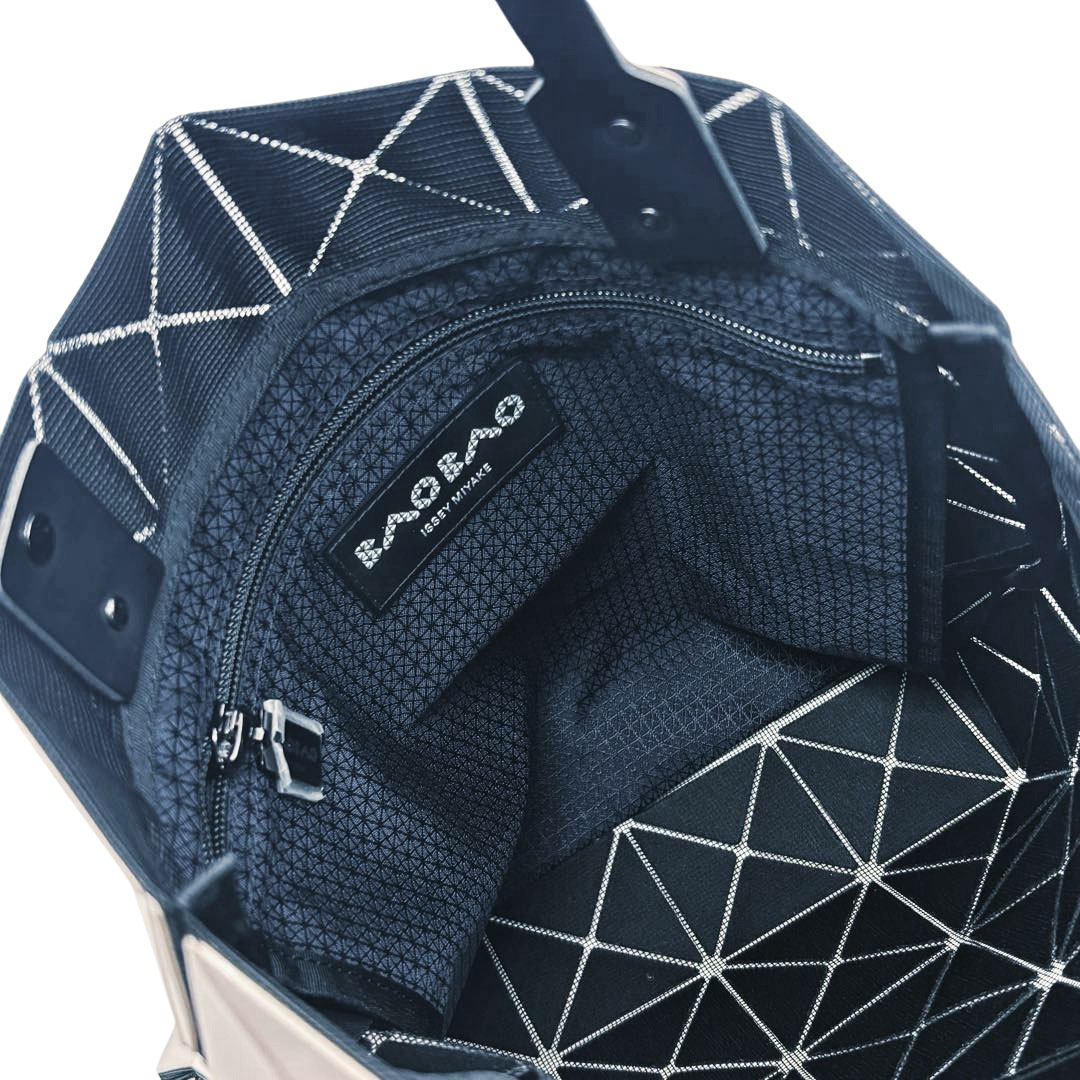 ISSEY MIYAKE BAOBAO イッセイミヤケ バオバオ ルーセント トートバッグ 6×6 ピンクベージュ BB01AG053