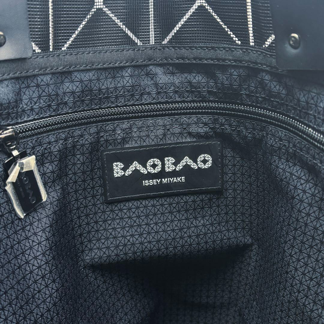 ISSEY MIYAKE BAOBAO イッセイミヤケ バオバオ ルーセント トートバッグ 6×6 ピンクベージュ BB01AG053