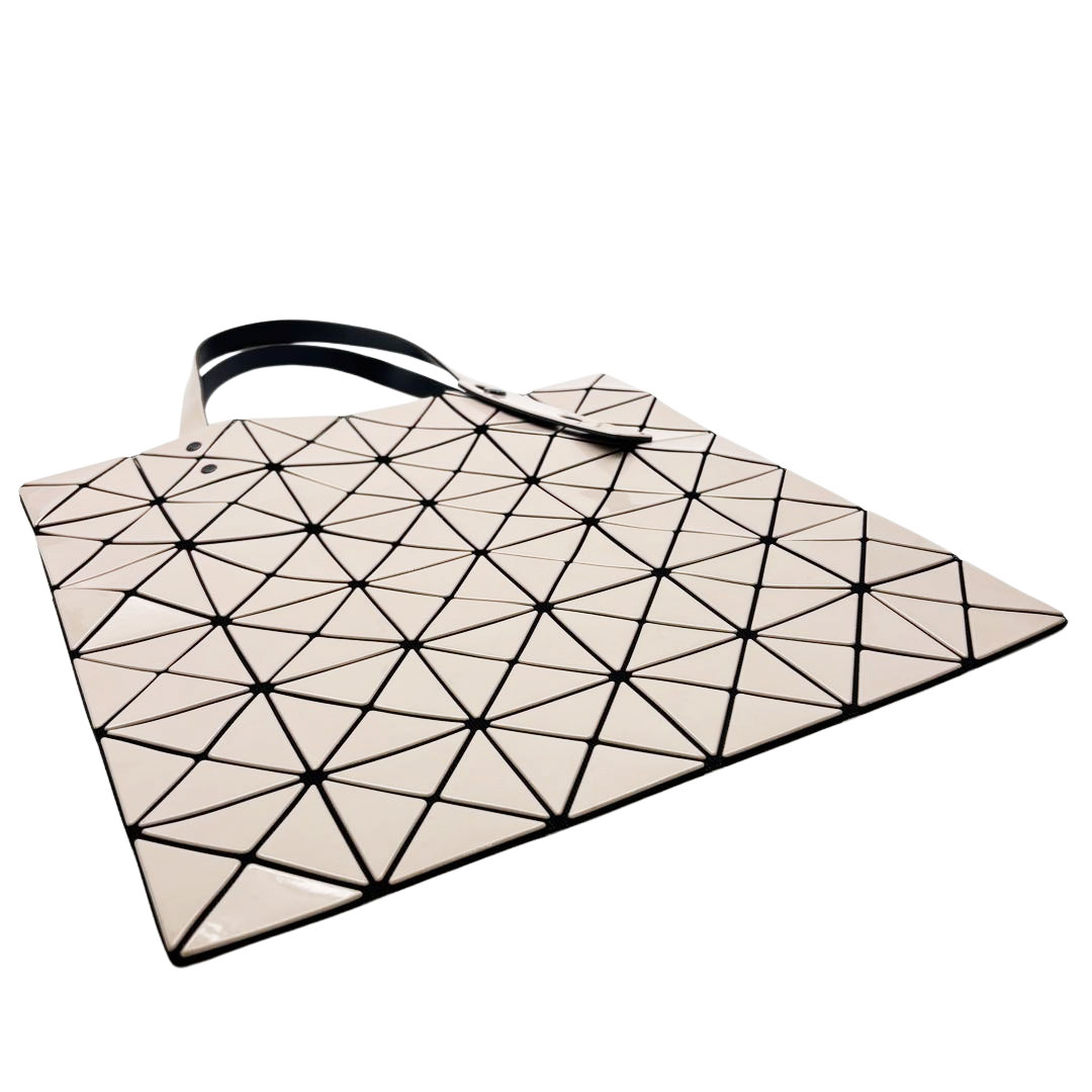 ISSEY MIYAKE BAOBAO イッセイミヤケ バオバオ ルーセント トートバッグ 6×6 ピンクベージュ BB01AG053