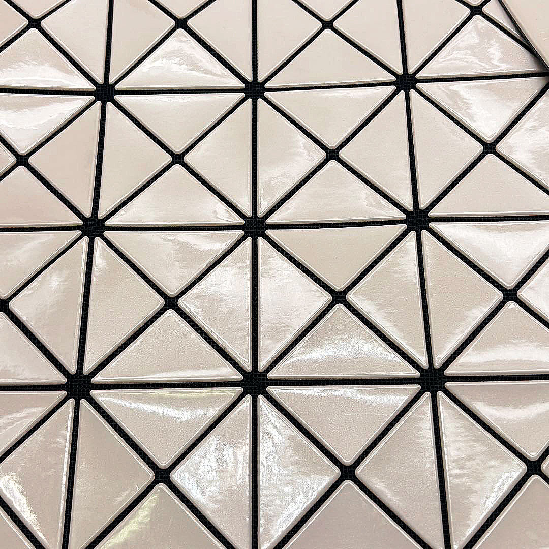 ISSEY MIYAKE BAOBAO イッセイミヤケ バオバオ ルーセント トートバッグ 6×6 ピンクベージュ BB01AG053