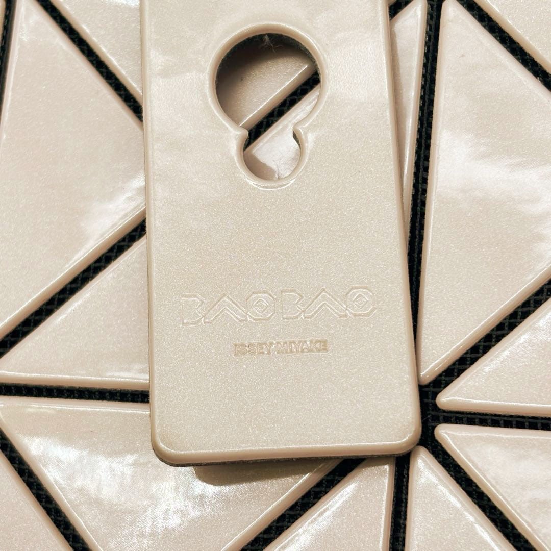 ISSEY MIYAKE BAOBAO イッセイミヤケ バオバオ ルーセント トートバッグ 6×6 ピンクベージュ BB01AG053