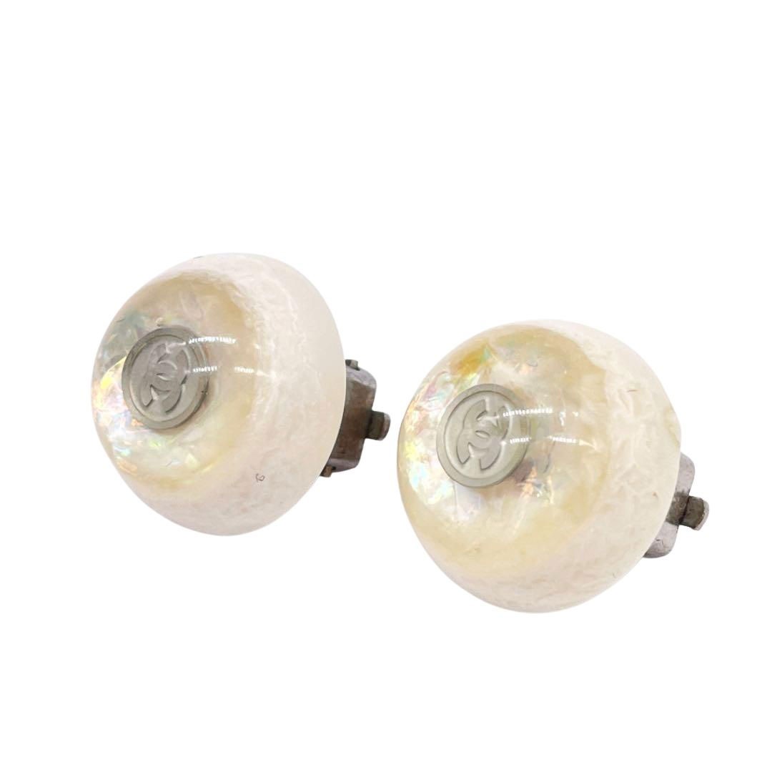 CHANEL シャネル イヤリング ドーム型 ココマーク ホワイト シルバー プリズム 99A