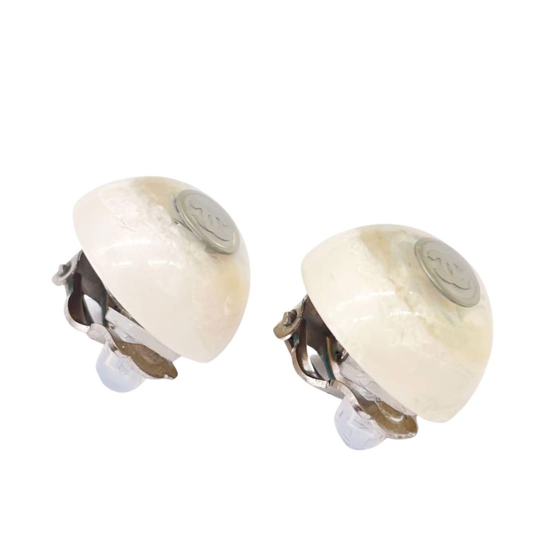 CHANEL シャネル イヤリング ドーム型 ココマーク ホワイト シルバー プリズム 99A