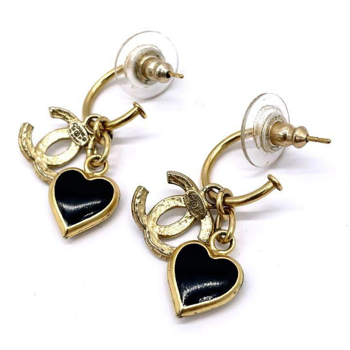 シャネル ゴールド ブラック ピアス ダングリング ハート イヤリング シャネル ゴールド ブラック ピアス ダングリング ハート