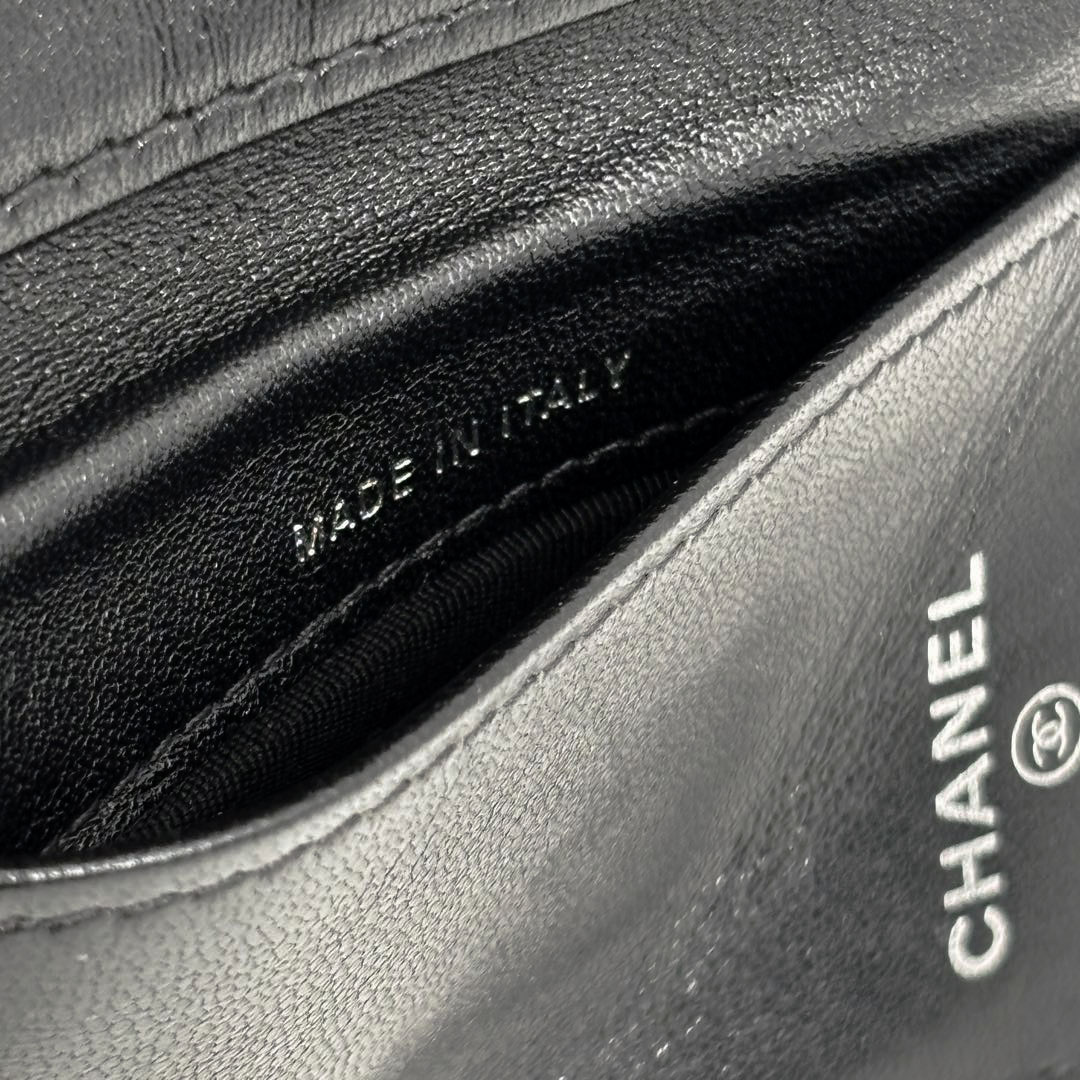 CHANEL シャネル 三つ折り財布 クラシック スモールフラップウォレット ラムスキン ソーブラック 31番台