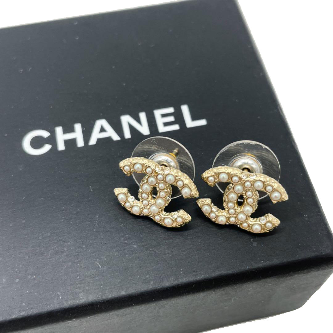 CHANEL シャネル ピアス　ココマーク フェイクパール CCロゴ ゴールド CHANEL シャネル ピアス ココマーク フェイクパール ゴールド