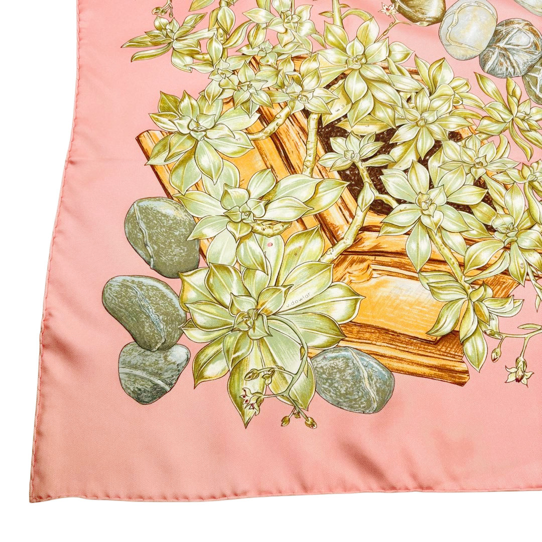 HERMES エルメス スカーフ カレ90 『JARDIN SECRET(秘密の庭)』 シルク ピンク系 ボタニカル柄