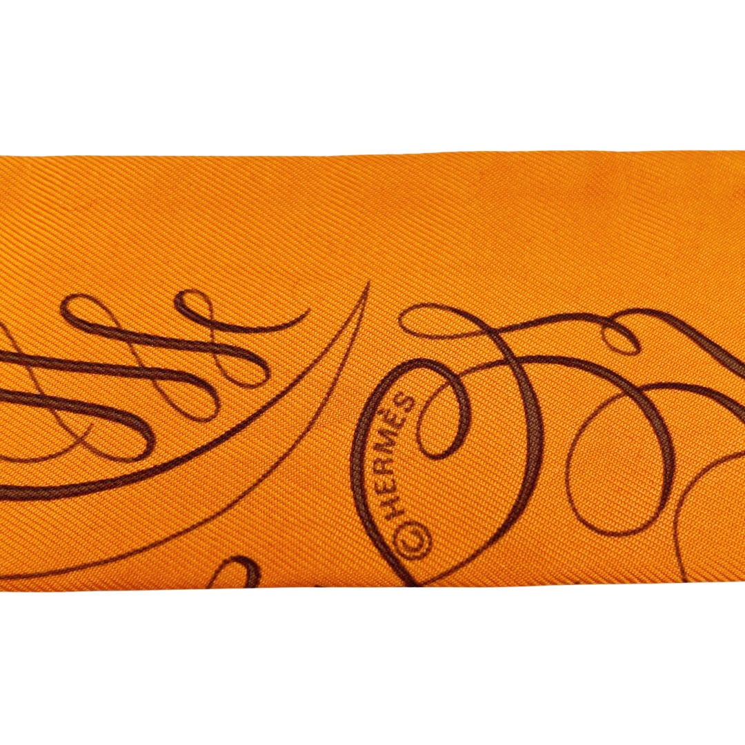 HERMES エルメス スカーフ ツイリー 『Exercice pour foumer la main(手を差しのべる)』 シルク オレンジ
