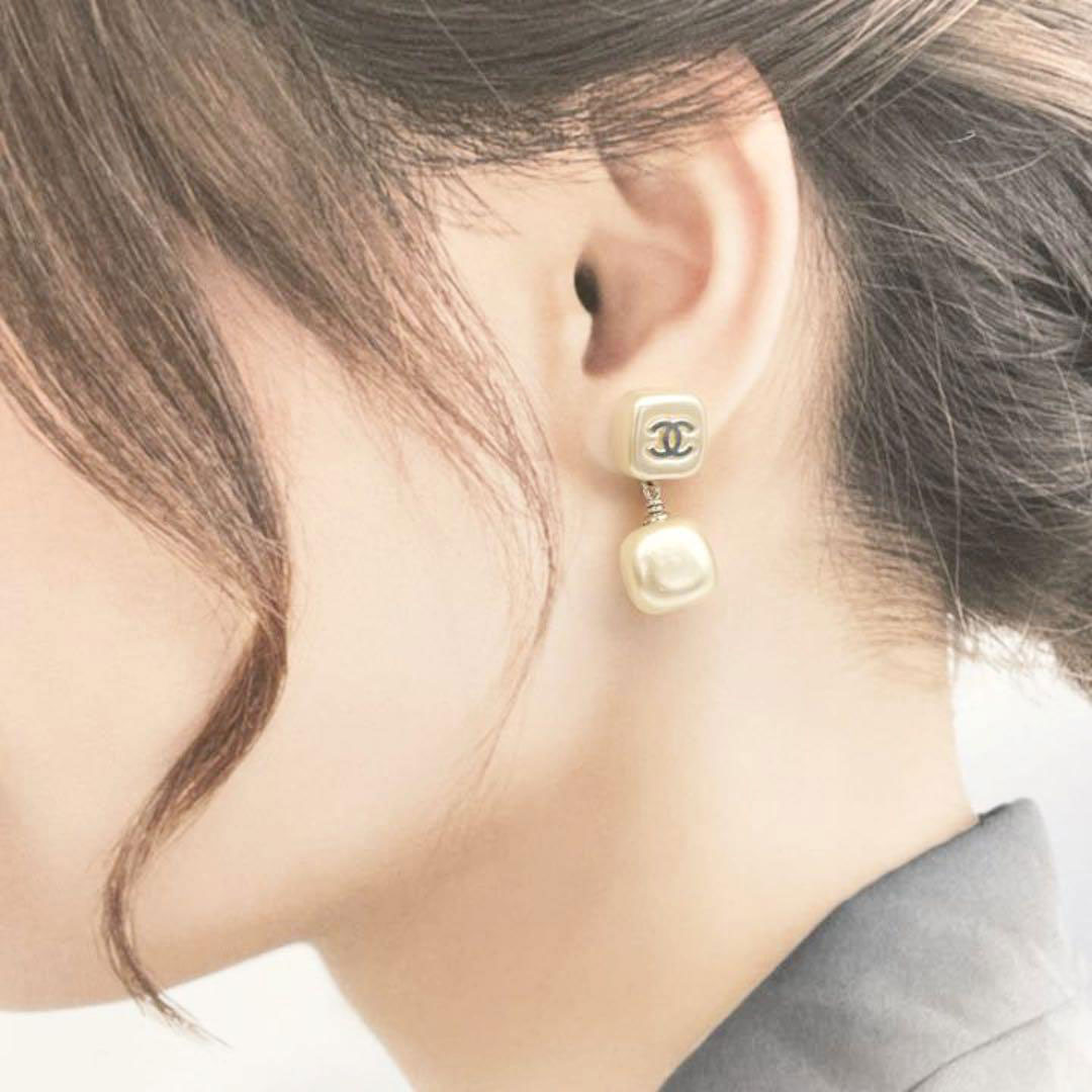 CHANEL シャネル スイングピアス フェイクパール ココマーク シルバー 02A