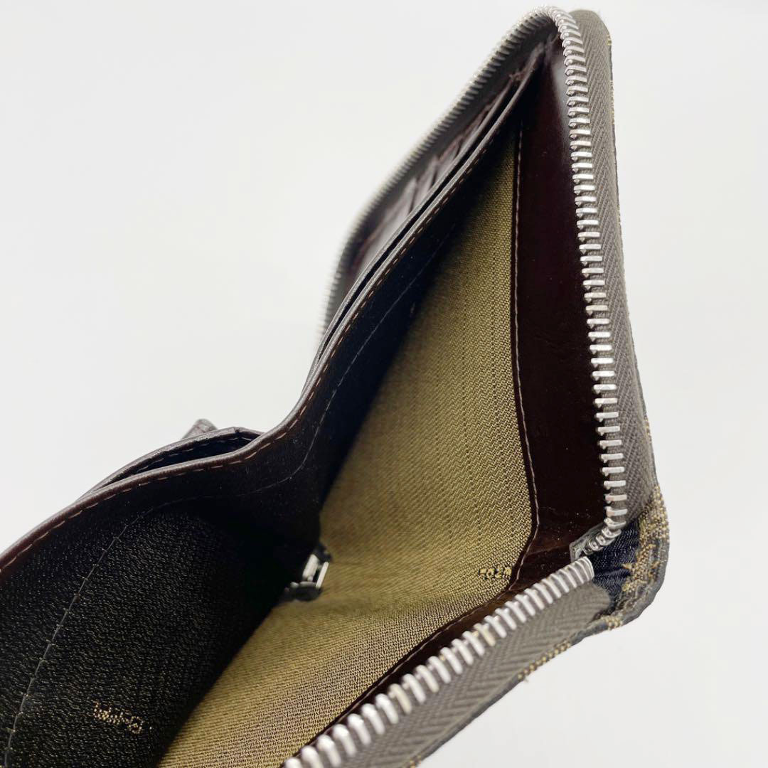 FENDI フェンディ ラウンドファスナー 二つ折り財布 キャンバス ズッカ柄 ブラウン