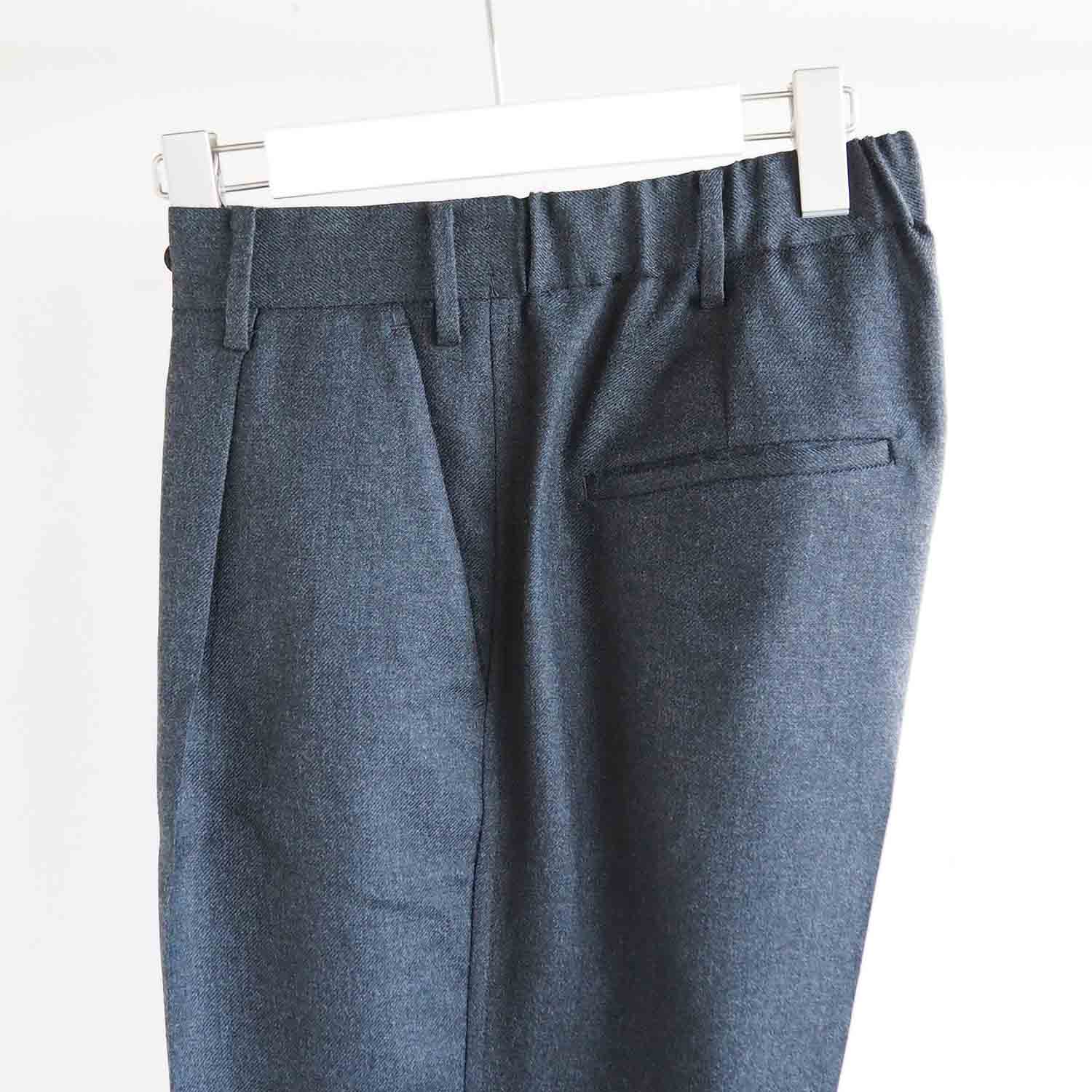 PT01 ダークグレー プリーツスラックス サイズ42 PT01 ダークグレー プリーツスラックス サイズ42