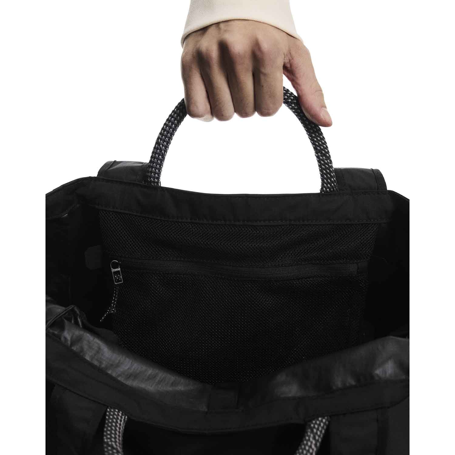 On オン Tote Pack 25L トートパック 25L Black ブラック