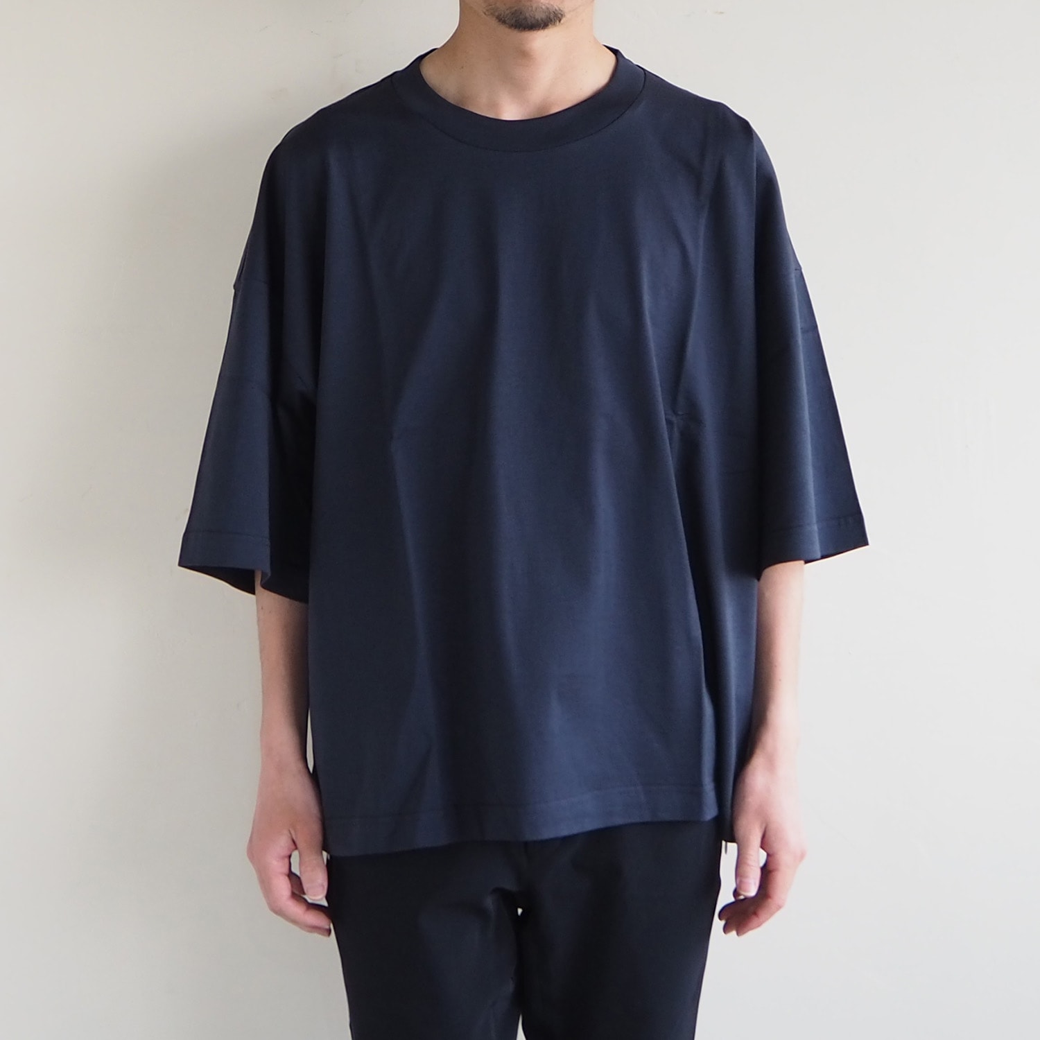 STUDIO NICHOLSON スタジオニコルソン MENS メンズ PIU SHORT SLEEVE T-SHIRT LOGO イージーフィットTシャツ DARKEST NAVY ダーケストネイビー