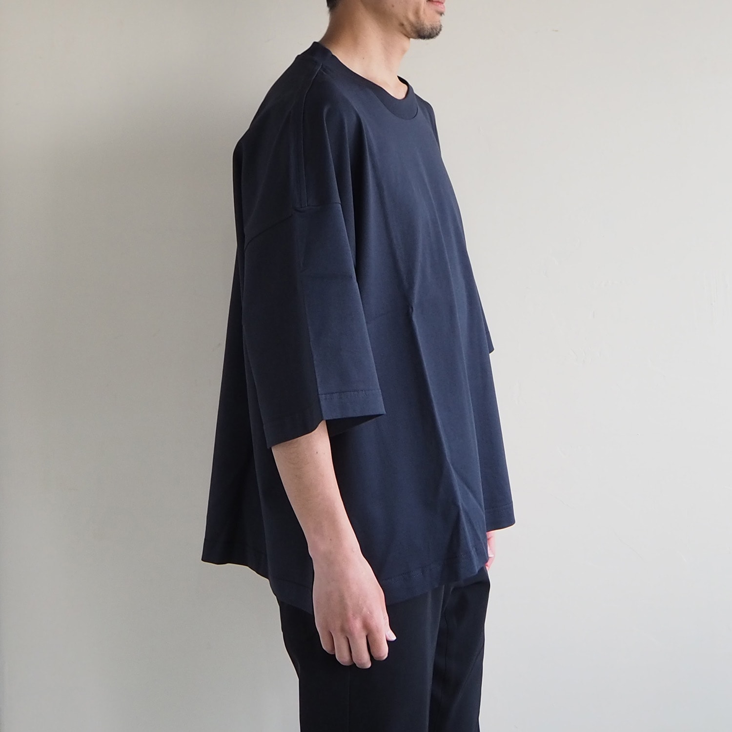 STUDIO NICHOLSON スタジオニコルソン MENS メンズ PIU SHORT SLEEVE T-SHIRT LOGO イージーフィットTシャツ DARKEST NAVY ダーケストネイビー