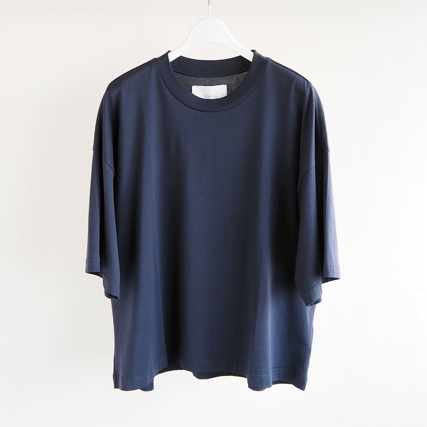 STUDIO NICHOLSON スタジオニコルソン MENS メンズ PIU SHORT SLEEVE T-SHIRT LOGO イージーフィットTシャツ DARKEST NAVY ダーケストネイビー