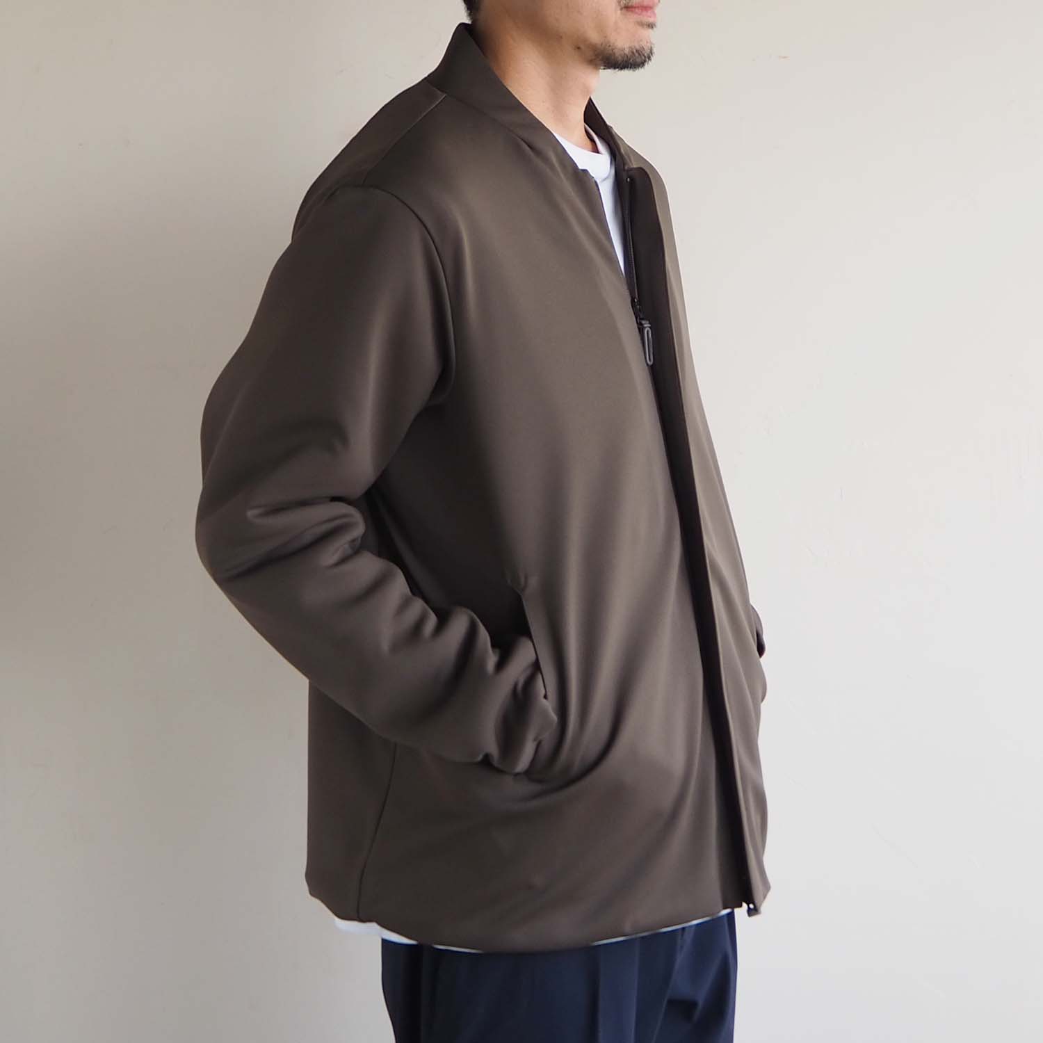 デサント オルテライン カラーレス ストレッチブルゾン 未使用 DESCENTE ALLTERRAIN のライトアウター、「COLLARLESS STRETCH BLOUSON
