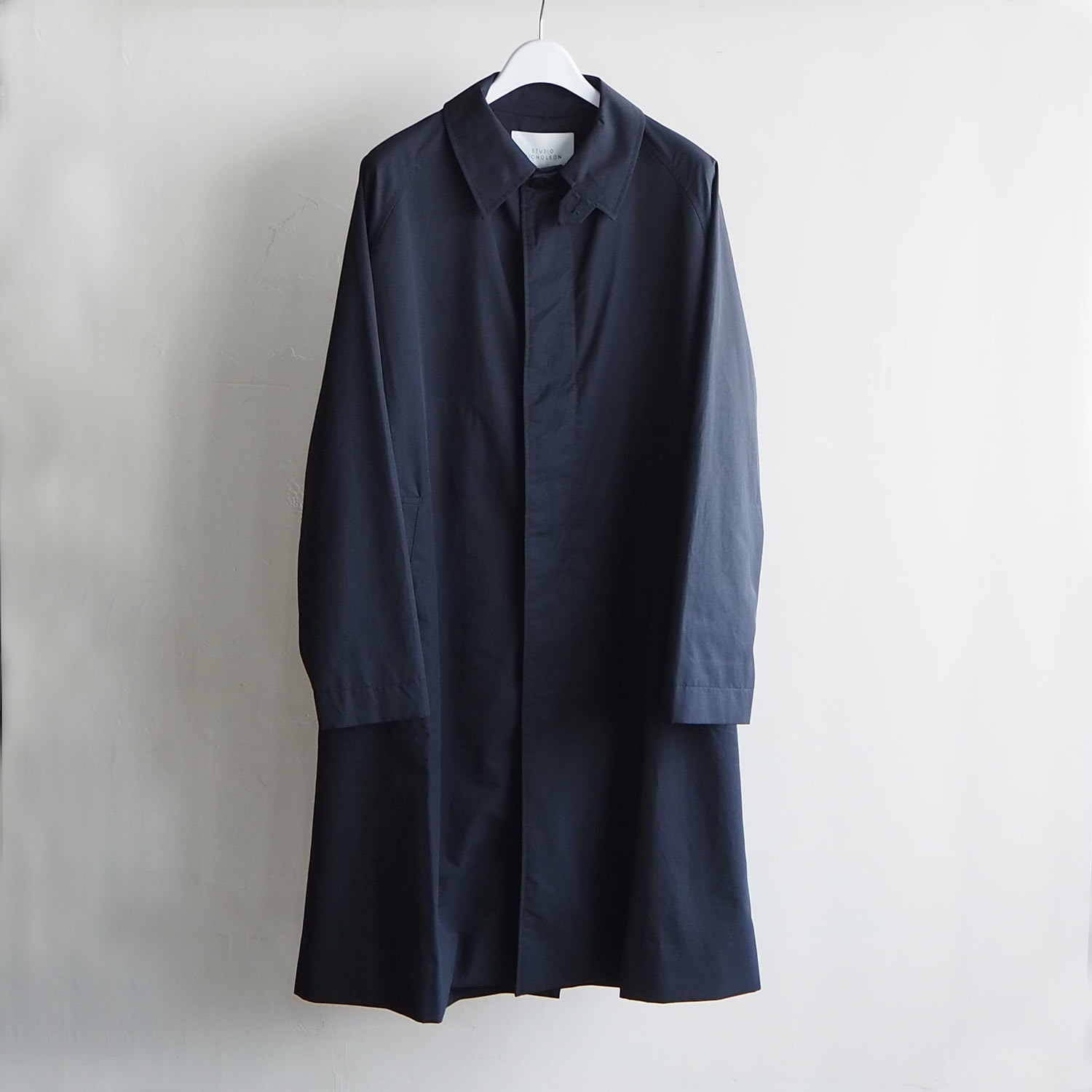 STUDIO NICHOLSON スタジオニコルソン MENS メンズ ROMER TECHNICAL COTTON RAGLAN MID LENGTH MAC ステンカラーコート DARK NAVY ダークネイビー