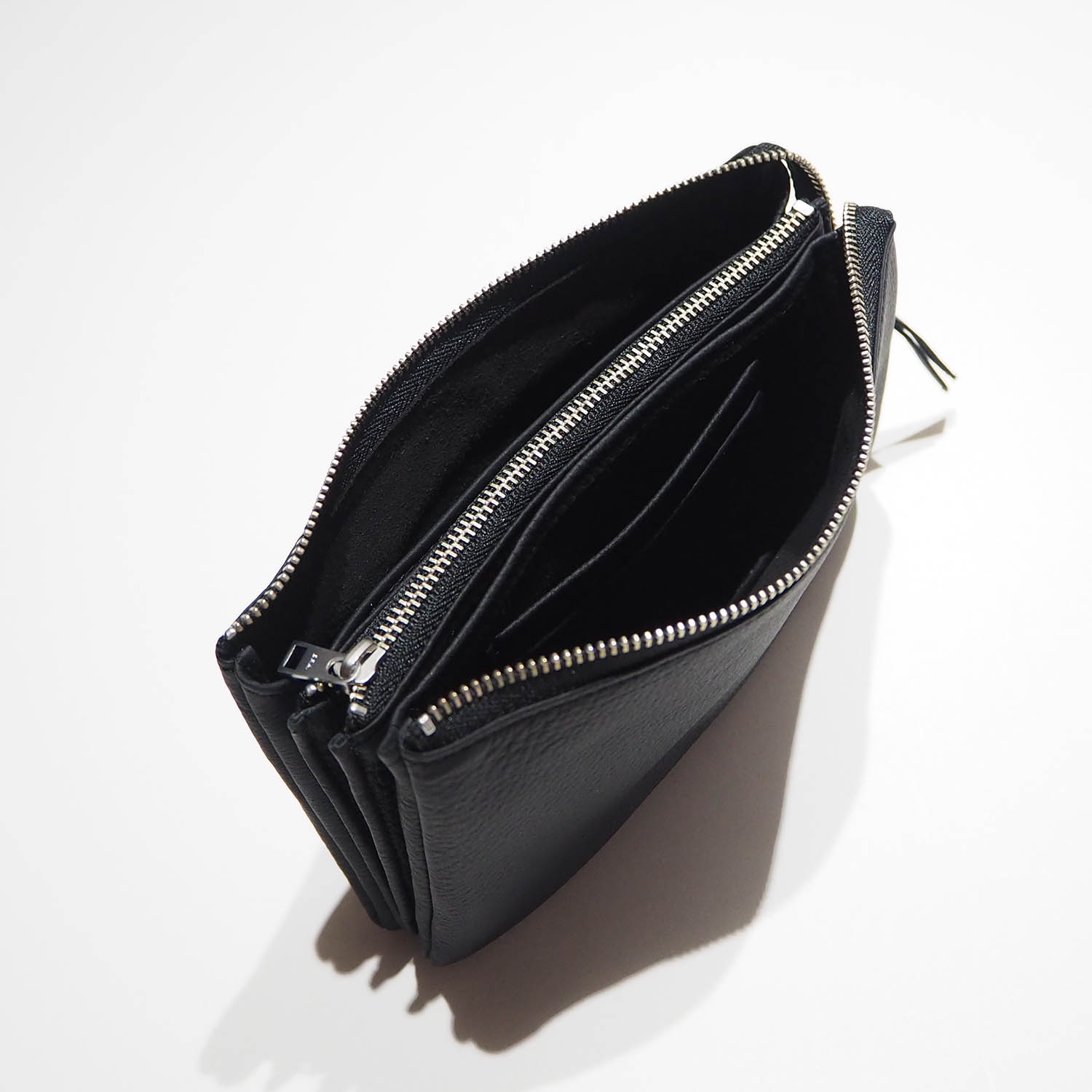 ERA. イーラ BUBBLE CALF UTILITY WALLET LARGE バブルカーフ