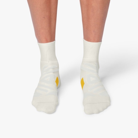 On オン Running Mid Sock ランニングミッドソックス White｜Ice