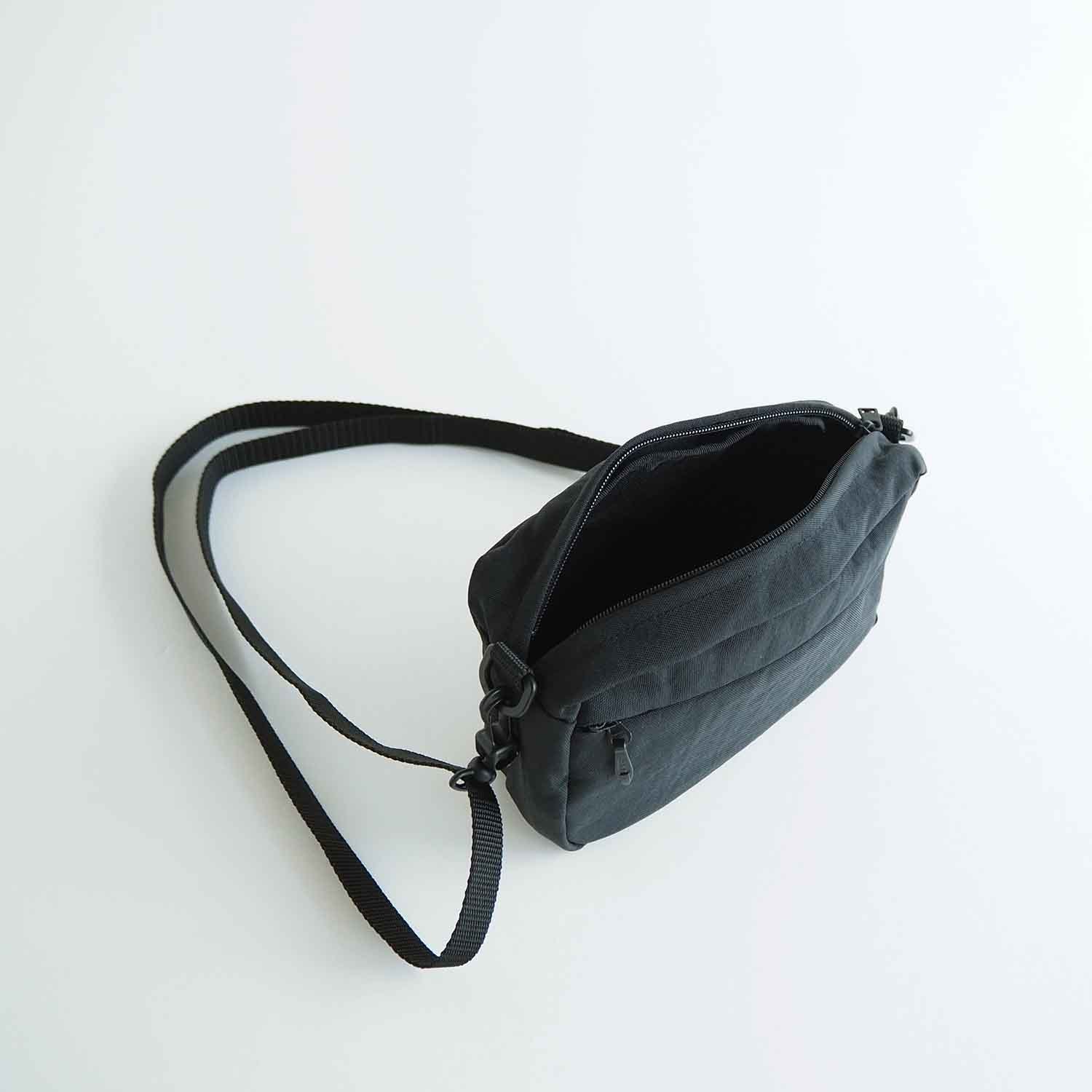 ERA イーラ レザーショルダーバッグ ブラック ERA. イーラ TAS PS BAG ポーチ・ミニショルダーバッグ ブラック