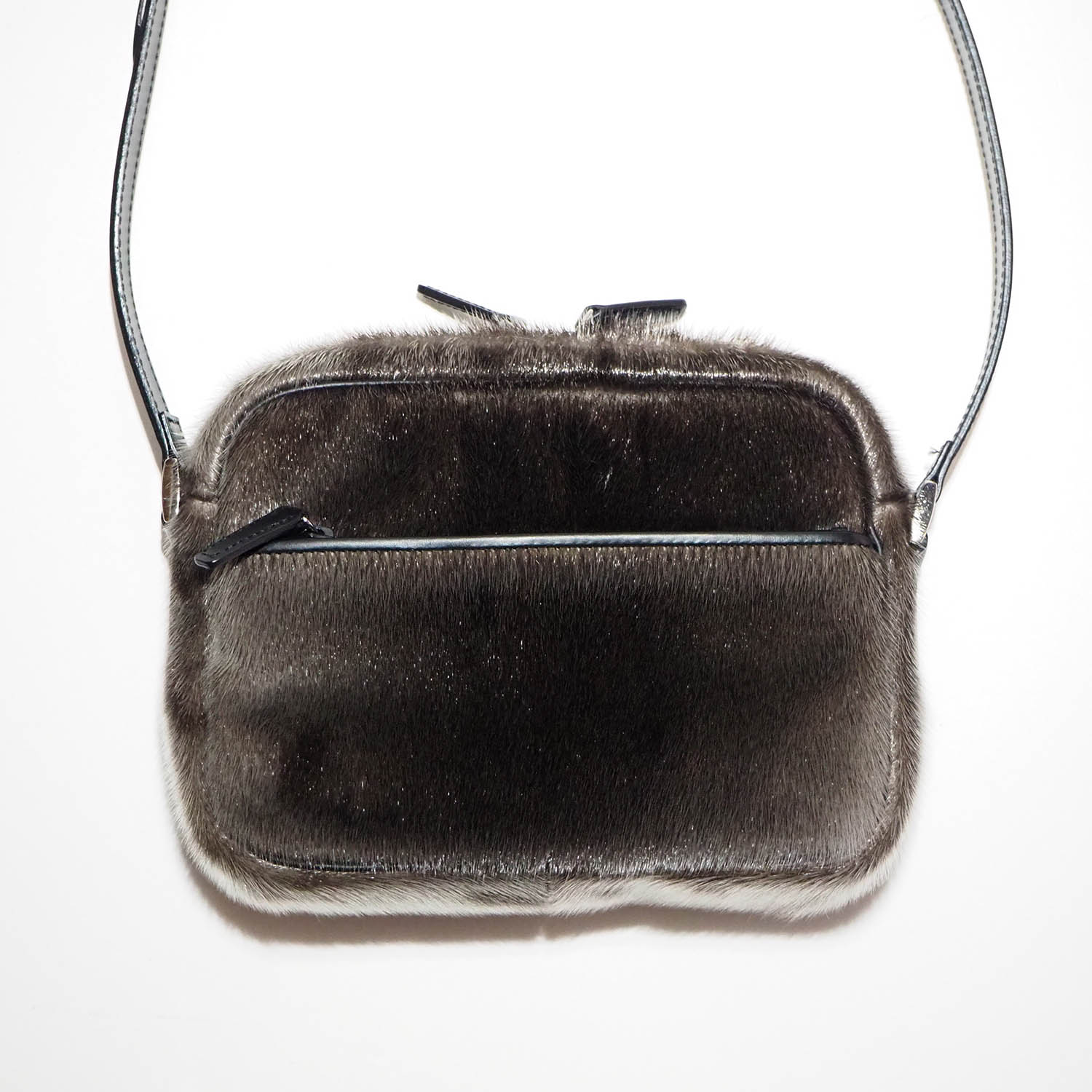 KUBERA9981 HORIZONTAL SHOULDER  Leopard Seal Fur クベラ9981 ミニショルダー アザラシ ナチュラルファー