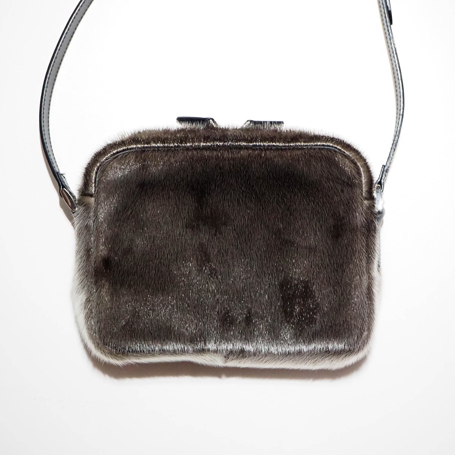 KUBERA9981 HORIZONTAL SHOULDER  Leopard Seal Fur クベラ9981 ミニショルダー アザラシ ナチュラルファー
