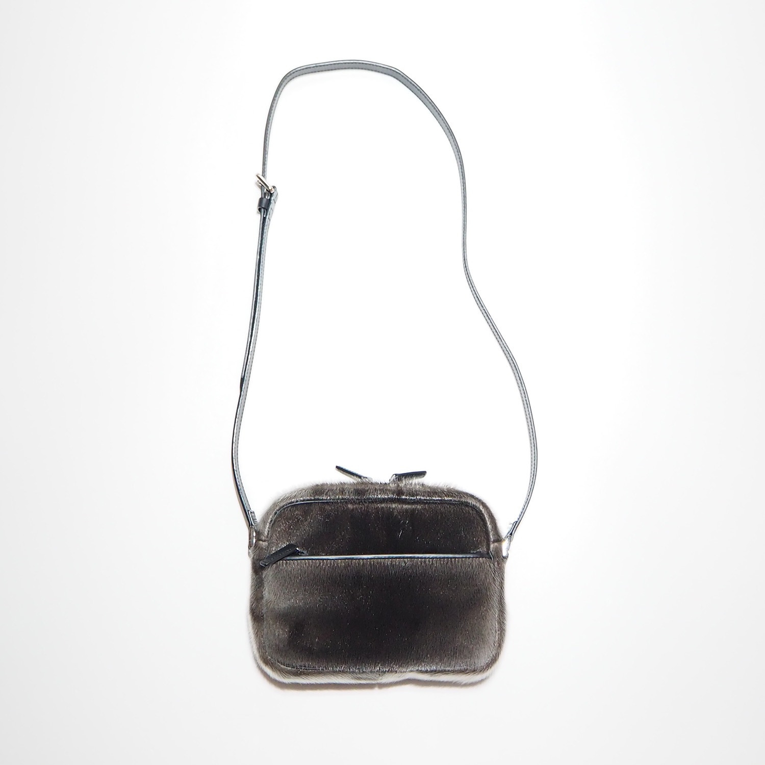 KUBERA9981 HORIZONTAL SHOULDER  Leopard Seal Fur クベラ9981 ミニショルダー アザラシ ナチュラルファー