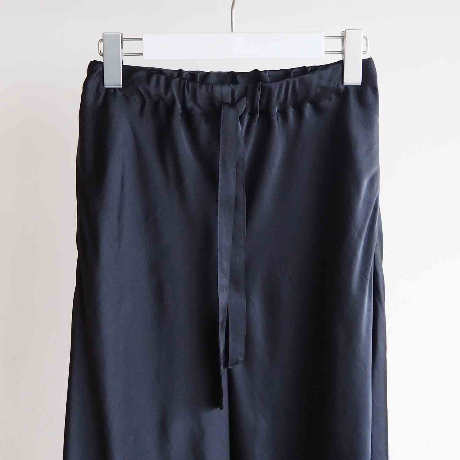 FANTASTICDAYS WOMENS ファンタスティックデイズ ウィメンズ BOWEASY バイアスサテンパンツ ブラック