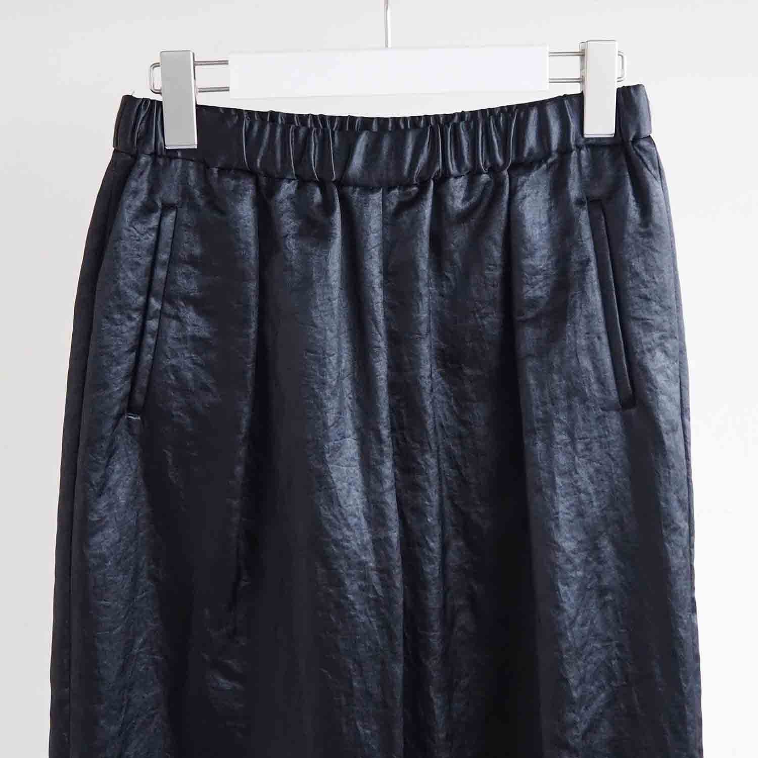 FANTASTICDAYS WOMENS ファンタスティックデイズ ウィメンズ HEMDARTSWIDE サテンイージーパンツ ブラック